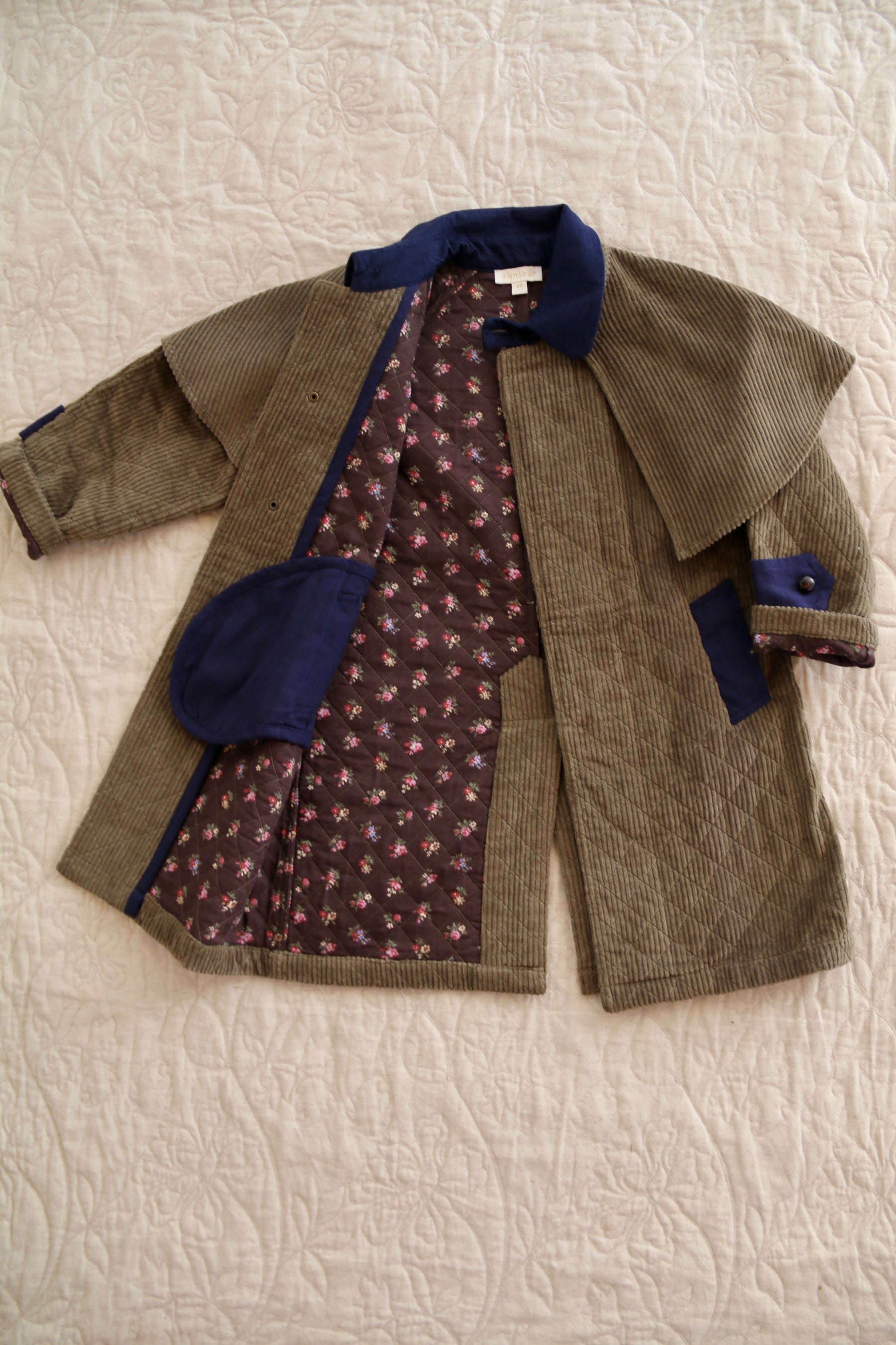 Trench coat with cape Kaki corduroy / Navy denim collar