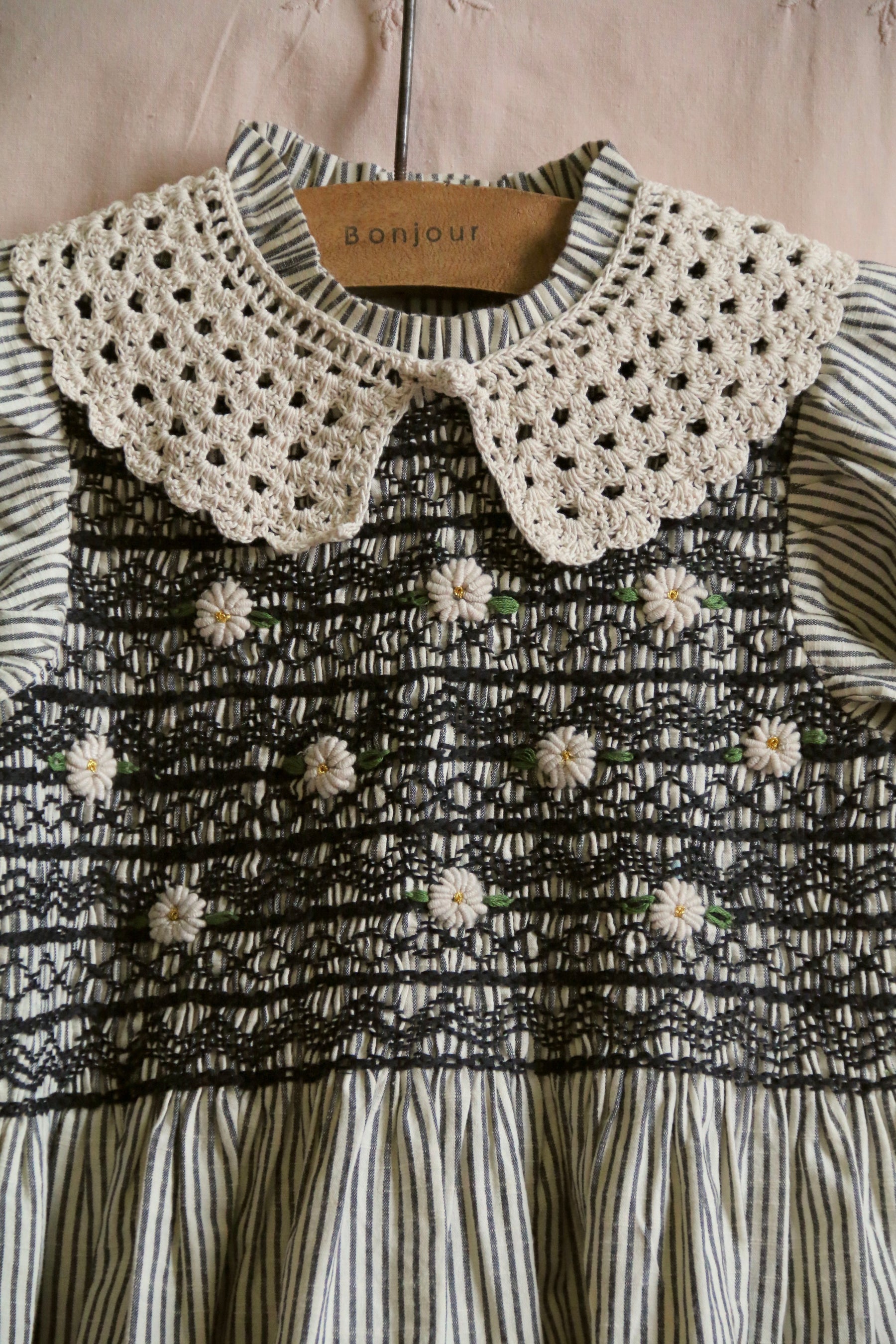 Handsmock blouse with crochet collar black stripe