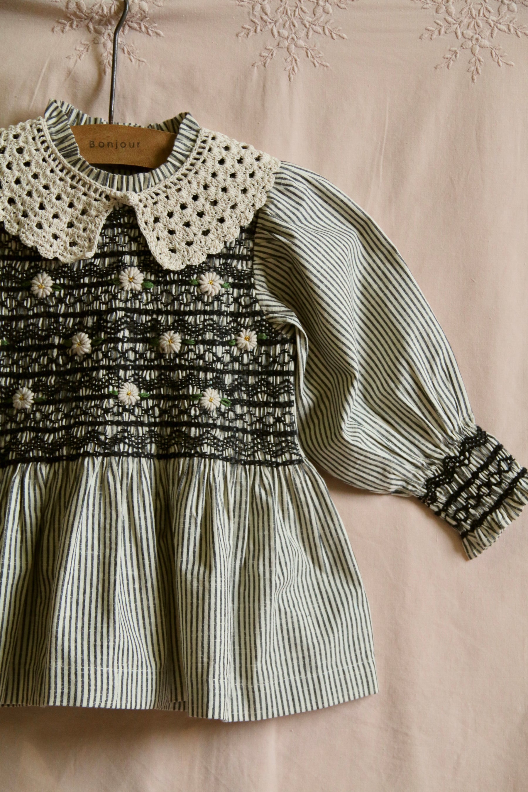 Handsmock blouse with crochet collar black stripe