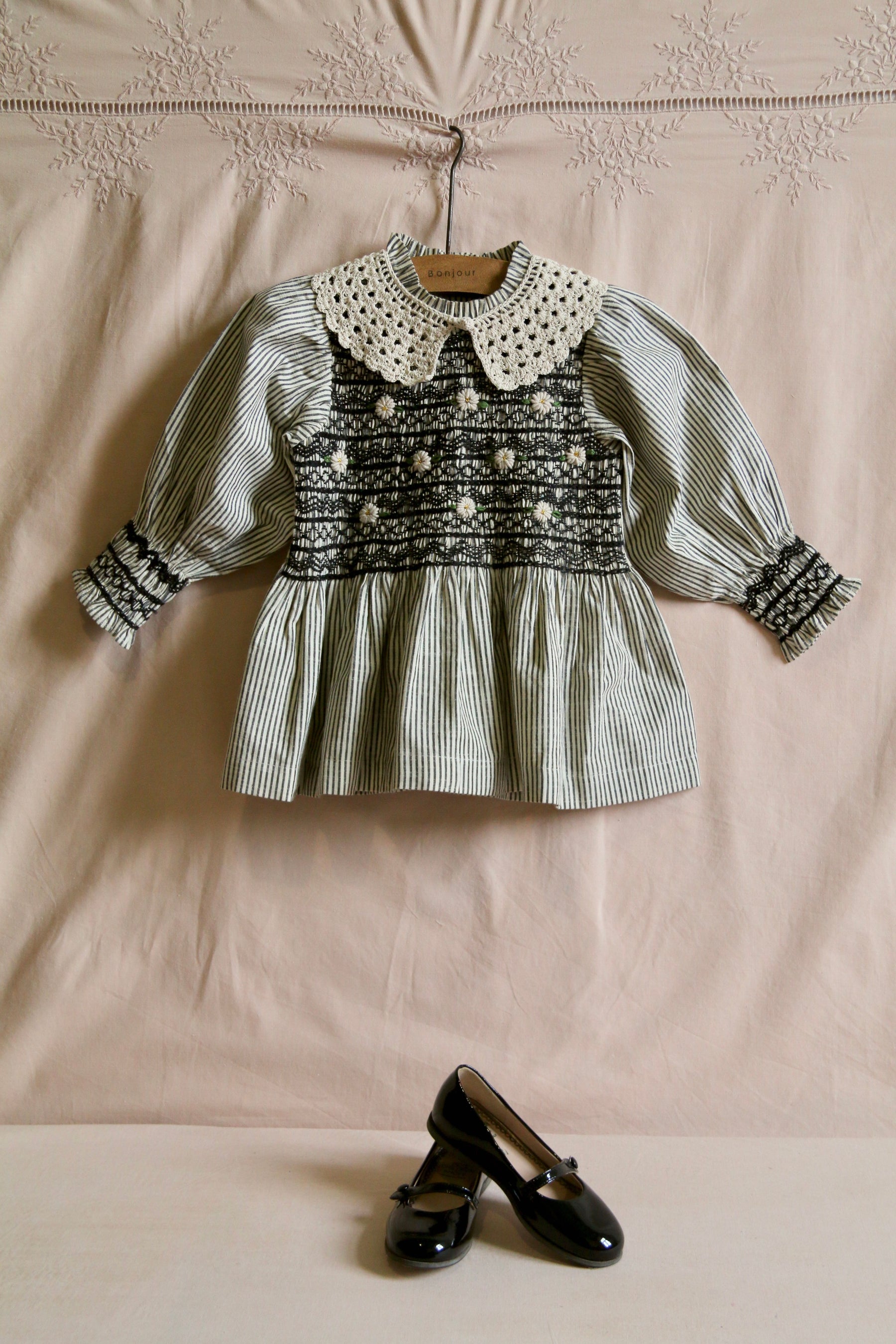 Handsmock blouse with crochet collar black stripe