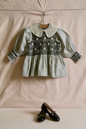 Handsmock blouse with crochet collar black stripe