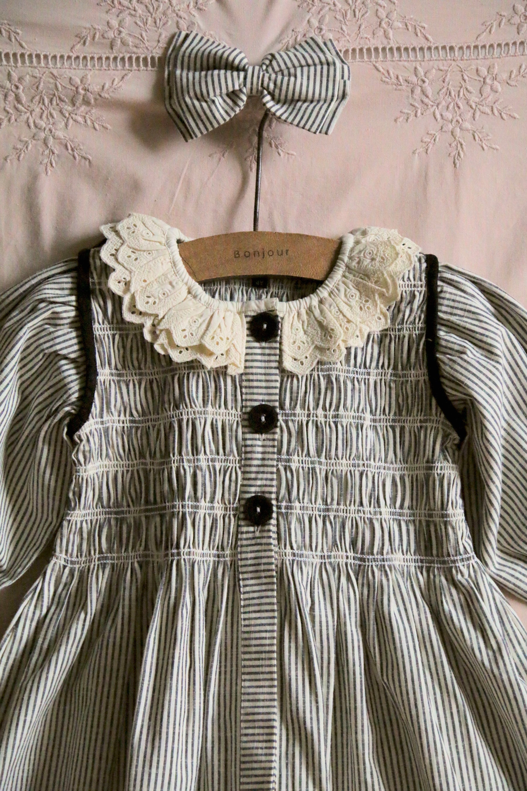 Tunique with hair clip black stripe